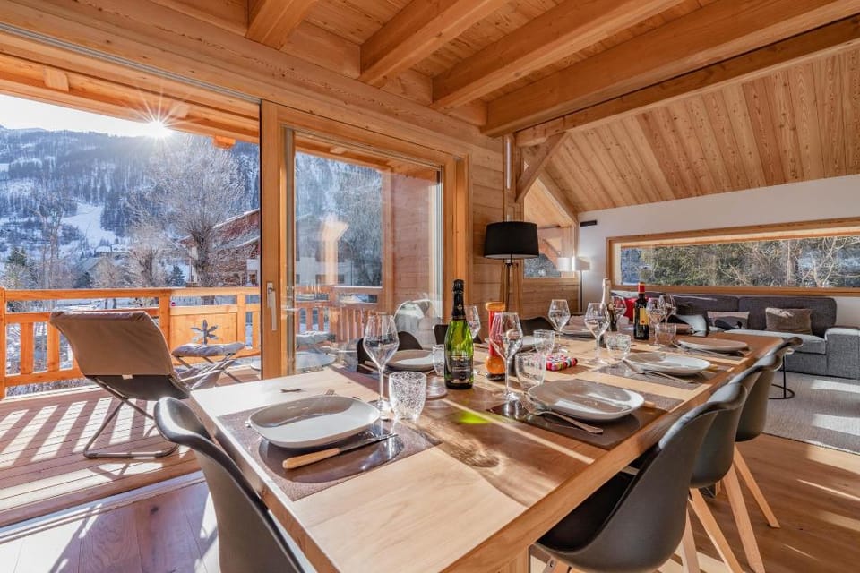 Chalet Le Lorgnon Chalet in Saint-Chaffrey