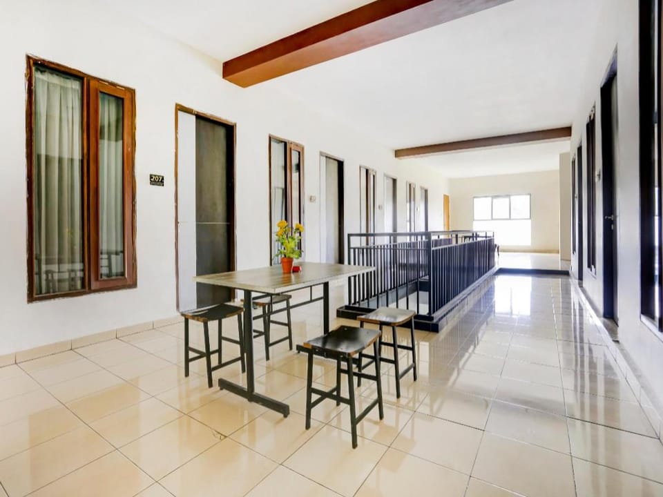OYO 3884 Dixie Syariah Guest House Hotel in Indonesia