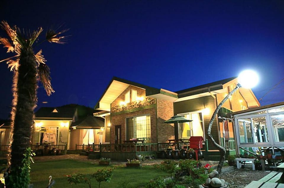 Sky sea pension Bed and Breakfast in South Korea