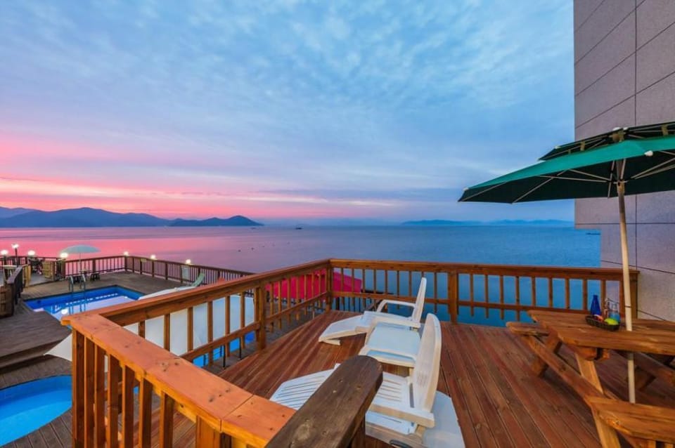 Geoje The Hue Pension Apartment in South Korea