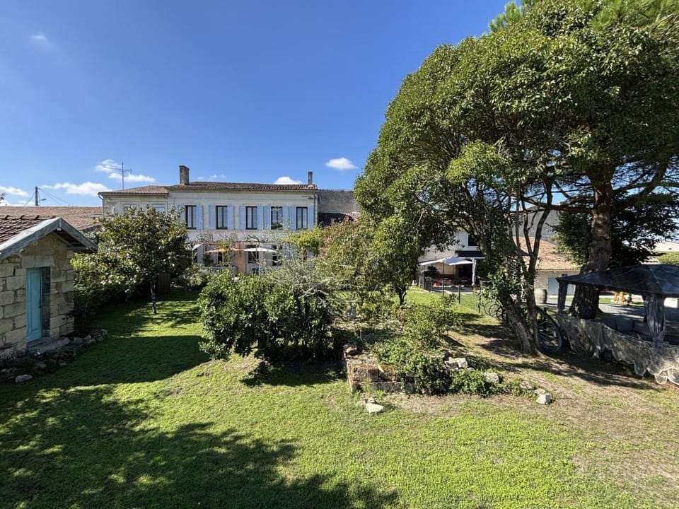 LA MAISON JEROBOAM Bed and Breakfast in Nouvelle-Aquitaine