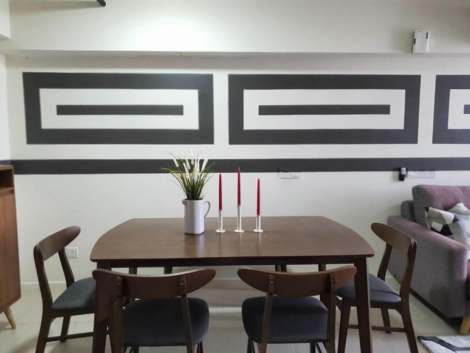 The Duplex Getaway @ Tamarind Suites, Wifi Netflix Apartment in Selangor, Malaysia