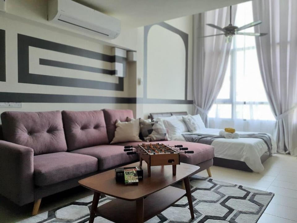 The Duplex Getaway @ Tamarind Suites, Wifi Netflix Apartment in Selangor, Malaysia