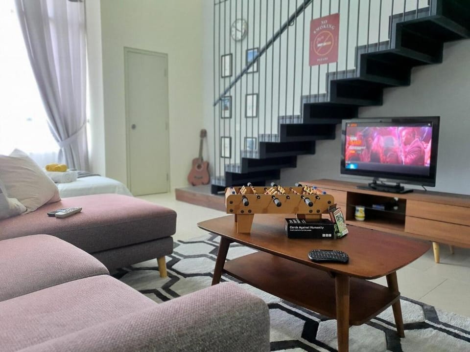 The Duplex Getaway @ Tamarind Suites, Wifi Netflix Apartment in Selangor, Malaysia