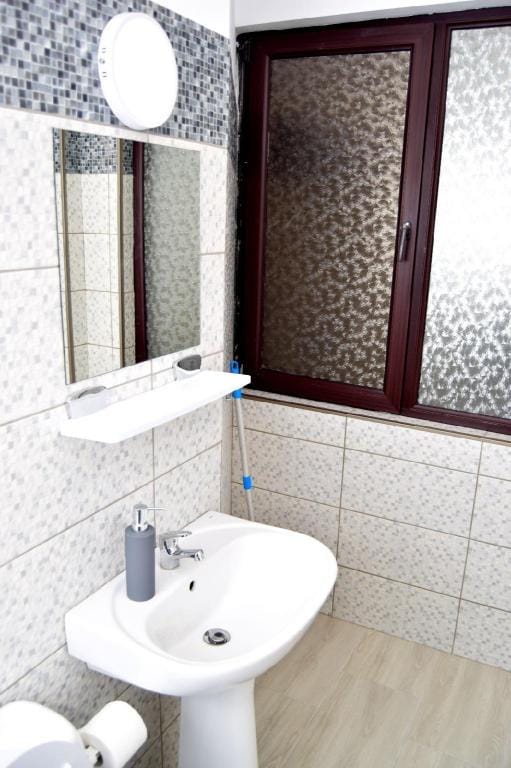 Hotel Road Rooms Apartment in Bucharest