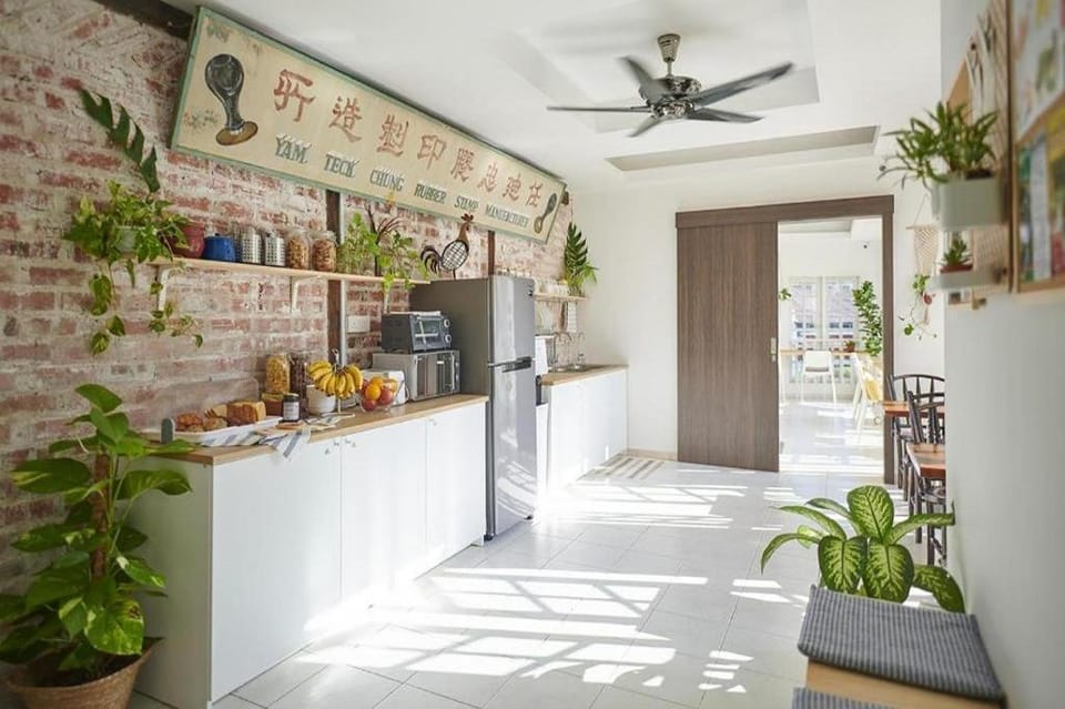 Sleepy Nomad Hostel Bed and Breakfast in Malacca