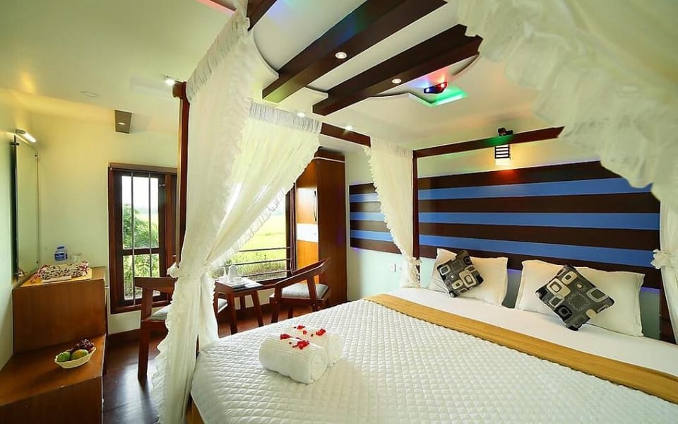 Premium Luxury Houseboat Hotel in Alappuzha