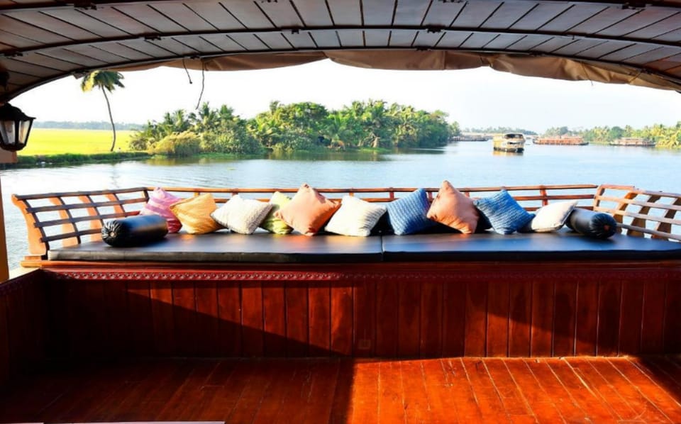 Premium Luxury Houseboat Hotel in Alappuzha