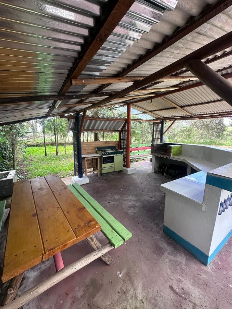 W i M, Hostel & Camping Chalet in Pichincha