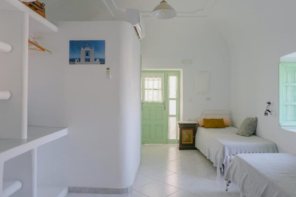 Mythos Traditional Stonehouse Apartment in Santorini