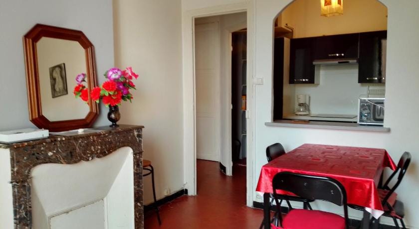 Typical Toulon apartment 50M beaches Apartment in Toulon