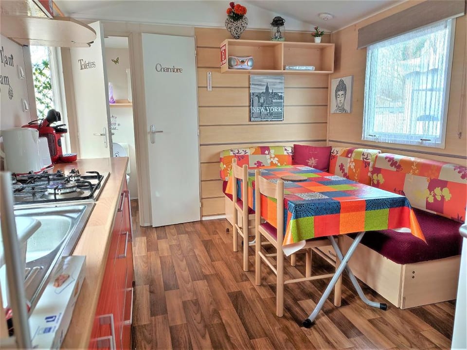 Entire house - 2 bedroom mobile home Vacation rental in Saint-Jean-de-Monts