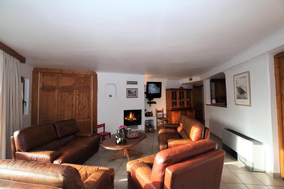 Apartment Renard 140m2 - 56 rooms - Living room with fireplace Apartment in Champagny-en-Vanoise