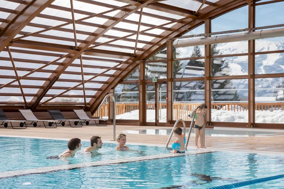 Apartment Blanchon 200 m - 67 rooms - Living room with fireplace Apartment in Champagny-en-Vanoise