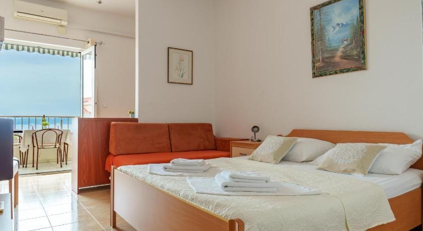 Sea view Apartment Studio for 23 people - close to commodities Apartment in Baška Voda