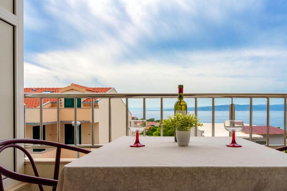 Sea view Apartment Studio for 23 people - close to commodities Apartment in Baška Voda