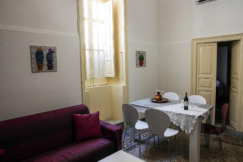 Palazzo Nicastro Guest House Red Apartment in Avola