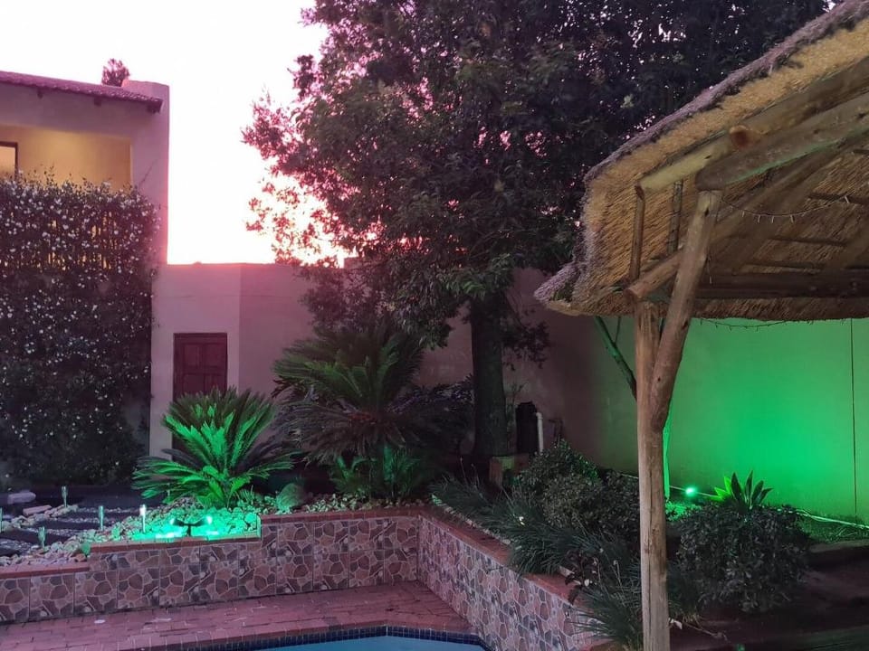 Cozy Cabin Apartment in Sandton