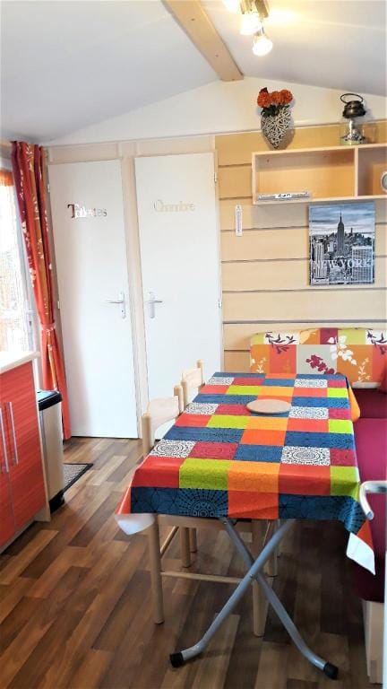 Entire house - 2 bedroom mobile home Vacation rental in Saint-Jean-de-Monts