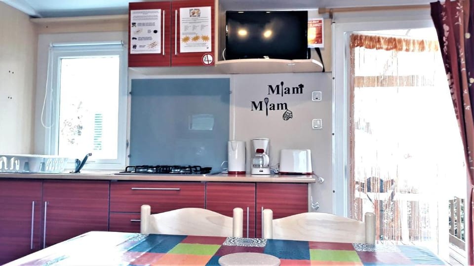 Entire house - 2 bedroom mobile home Vacation rental in Saint-Jean-de-Monts