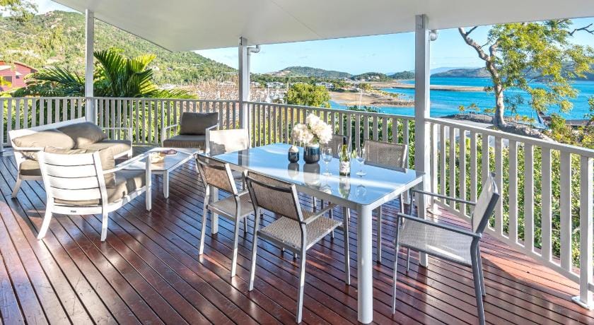 Casuarina 18 Ocean View House With BBQ Golf Buggy Near New Pool Country House in Whitsundays