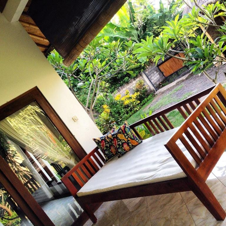 KIRANA HOMESTAY (BREEZE BUNGALOW) Vacation rental in Abang