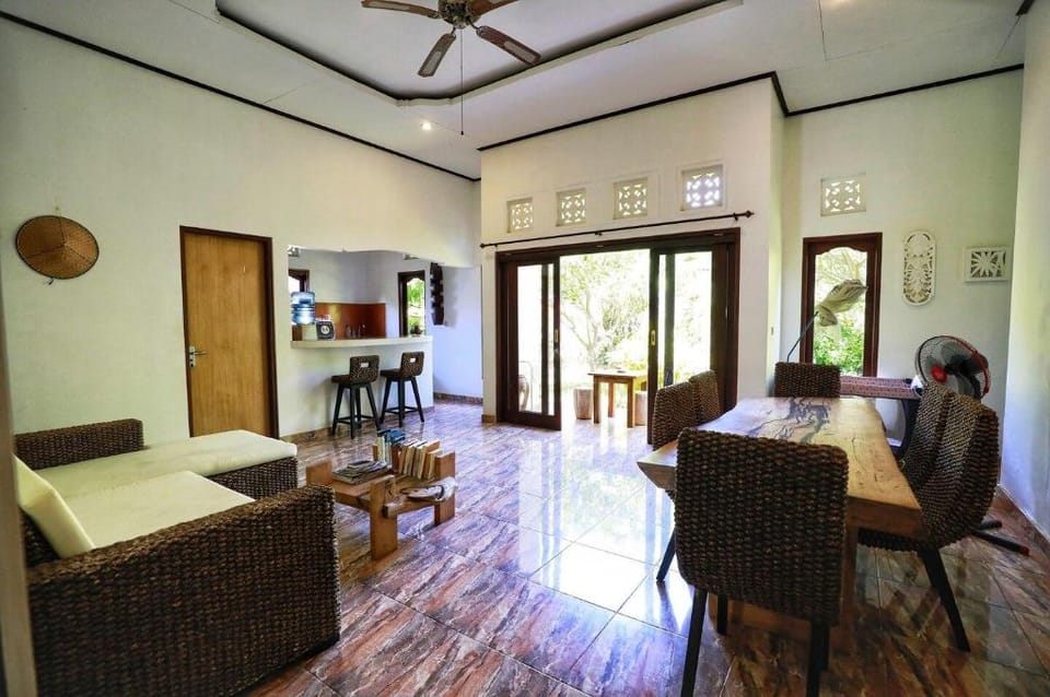 KIRANA HOMESTAY  QUEEN GUEST ROOM Apartment in Abang