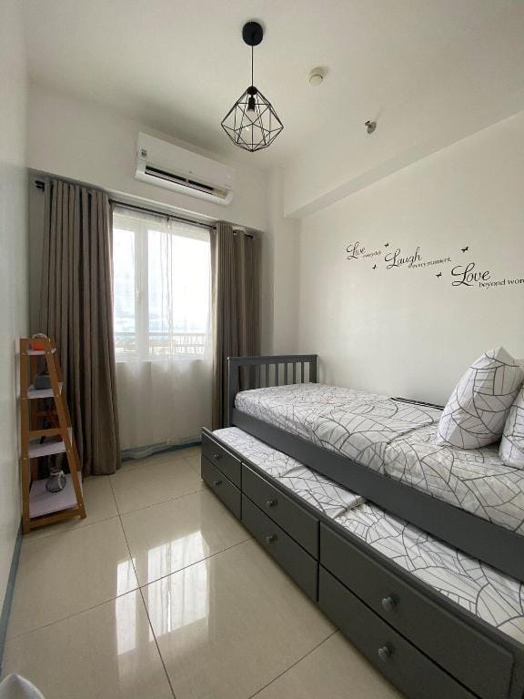 Cozy 2 BR Unit At South Residences SM Southmall Apartment in Las Pinas