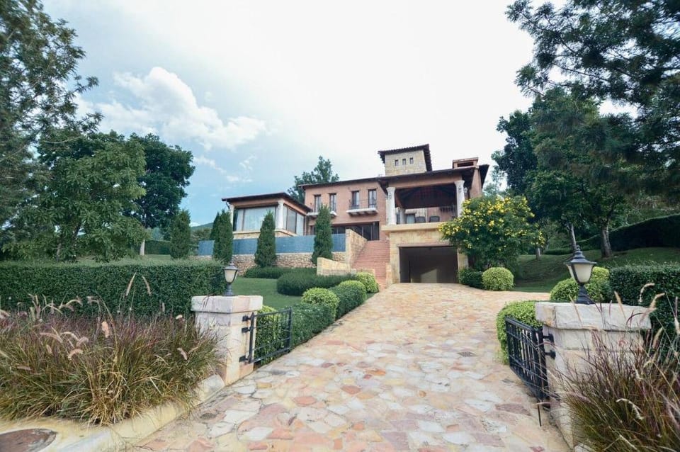 Toscana Valley Khaoyai - 10 people - Private Pool Villa in Laos