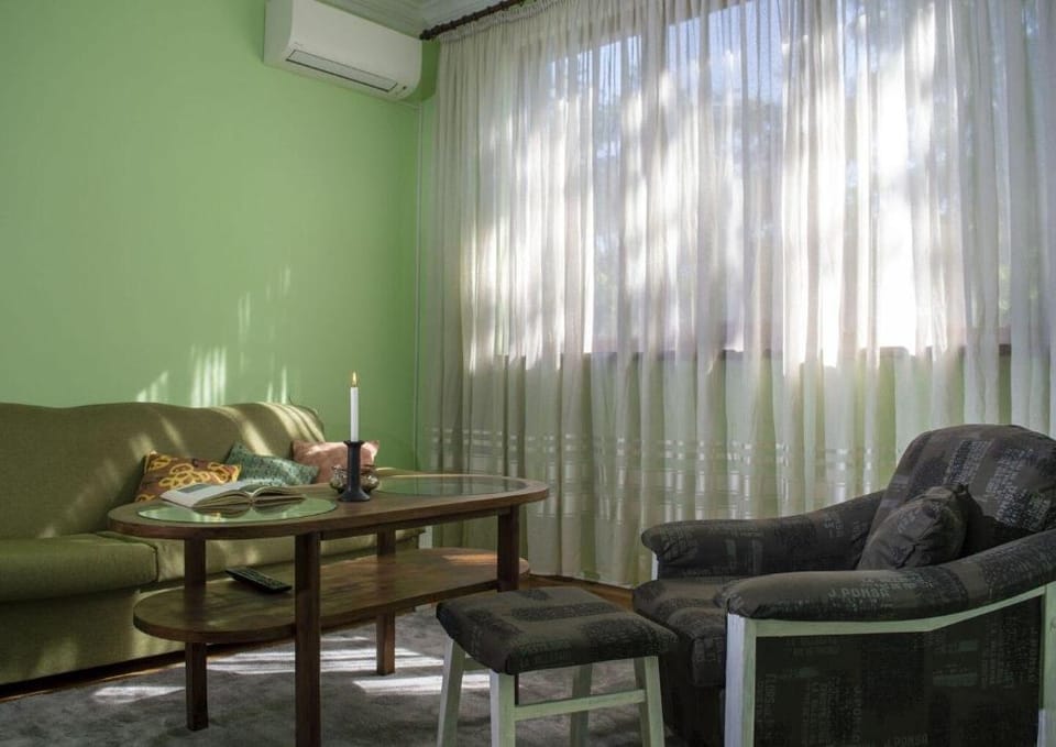 BLVD 55 central authentic  apartment with garage Apartment in Plovdiv