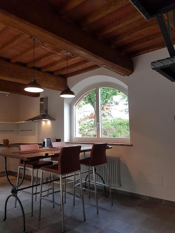 An old panoramic barn in the Tuscan countryside Vacation rental in Emilia-Romagna