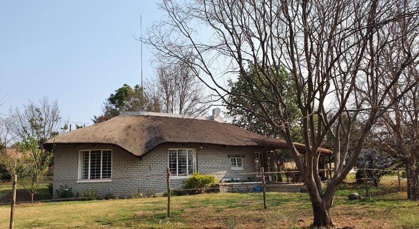 Kyalami Country Cottage, home away from home Vacation rental in Gauteng