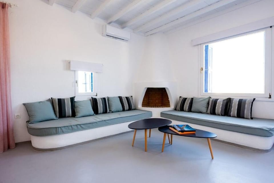 Amazing View, Unique Location! Villa Aquileria. Villa in Mykonos, Mikonos 846 00, Greece