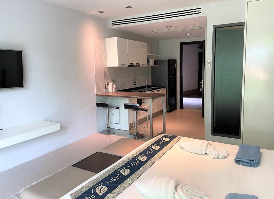 ET203 Patong studio - quiet location, pool Apartment in Patong