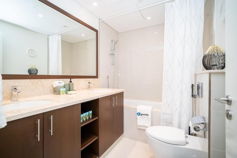 Chic Apt with Balcony and Pool near Burj Khalifa Apartment in Dubai