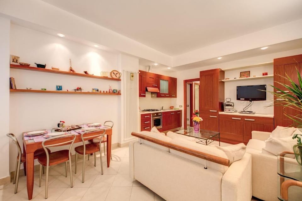 The House of Dreams of Serena in San Pietro Apartment in Rome