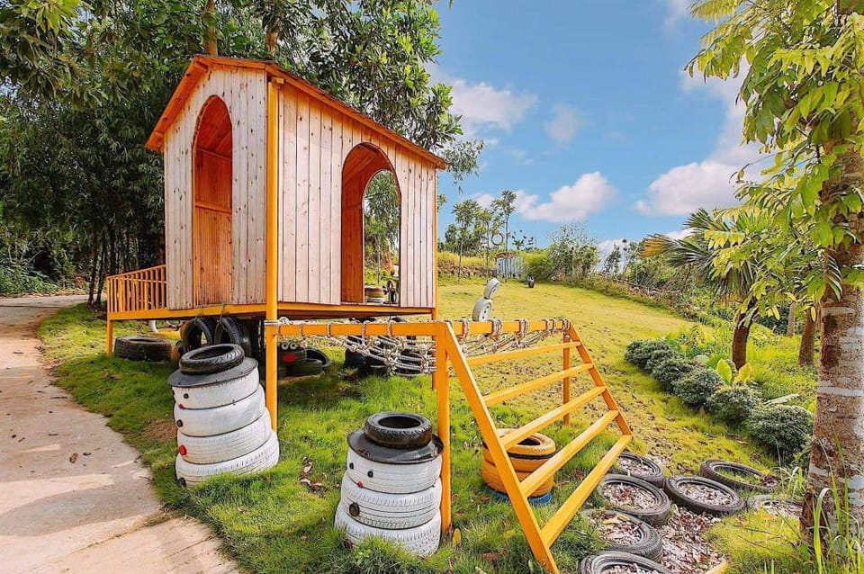 Homestay 3 phòng ngủ bên hồ cách Hà Nội 35km Villa in Laos