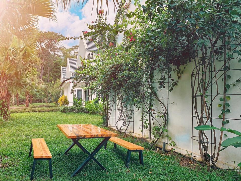 Homestay 3 phòng ngủ bên hồ cách Hà Nội 35km Villa in Laos