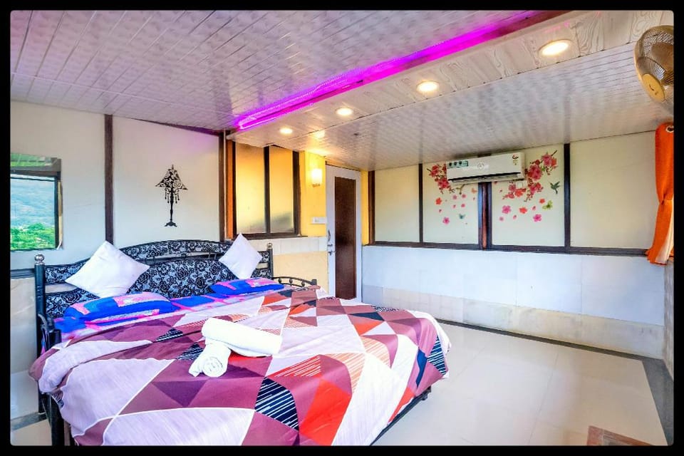Best Villa MOUNTAIN MAJESTY VILLA II POOL ll WIFI Villa in Lonavla