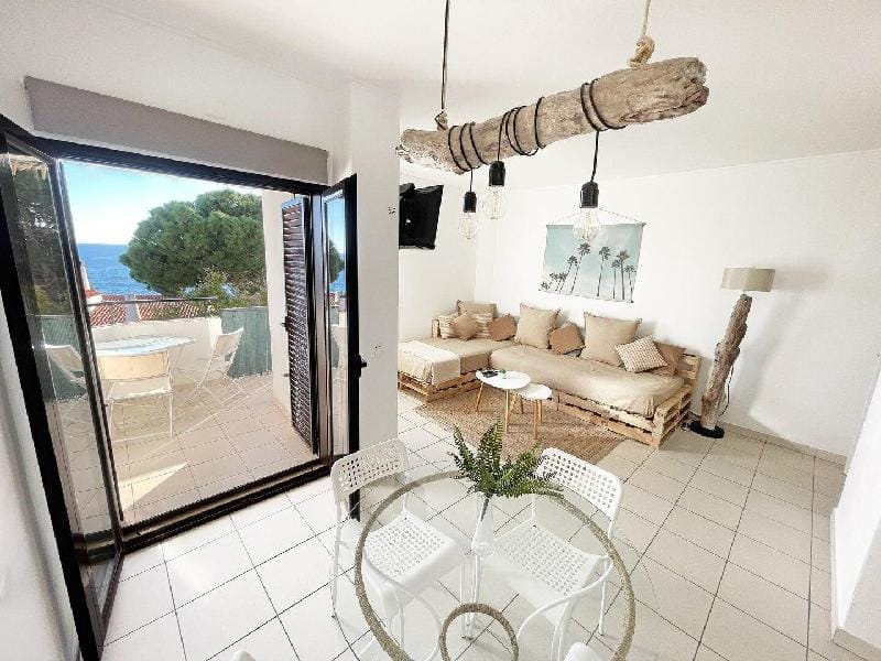 Beachfront Oura | 100m Beach, 300m Strip, 1Gb Wifi Apartment in Albufeira