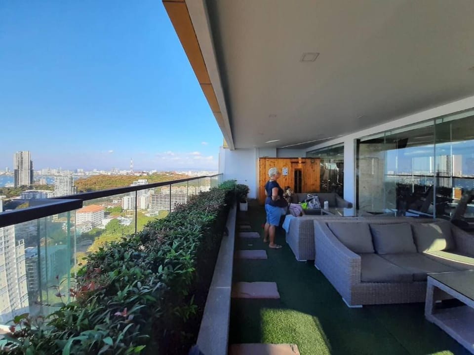 The Peak Towers Pattaya by LookUP OTA Apartment in Pattaya City