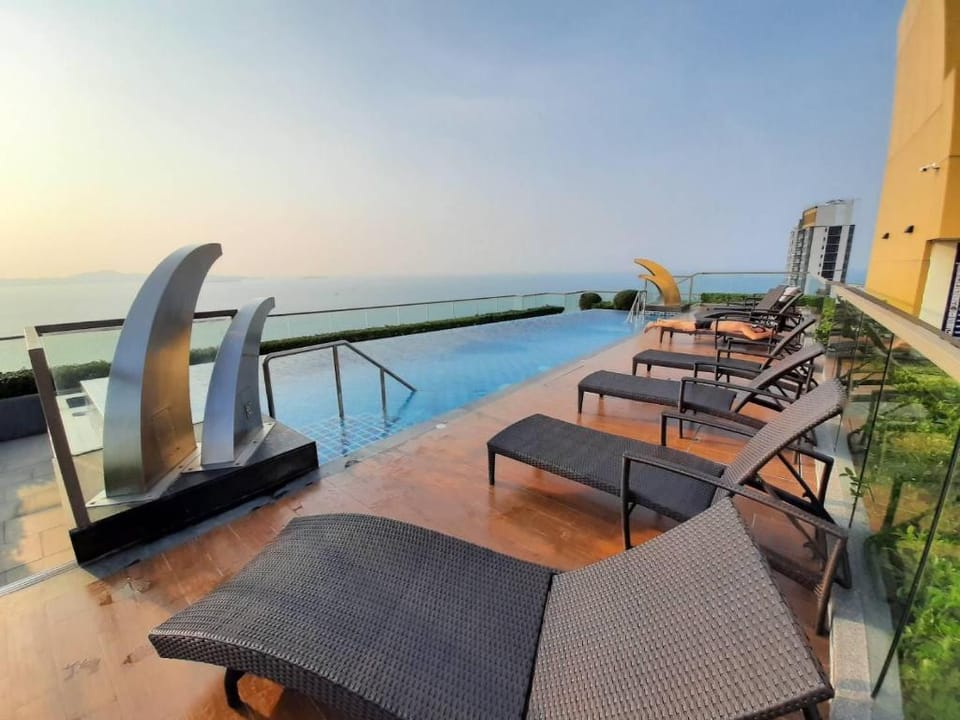 The Peak Towers Pattaya by LookUP OTA Apartment in Pattaya City