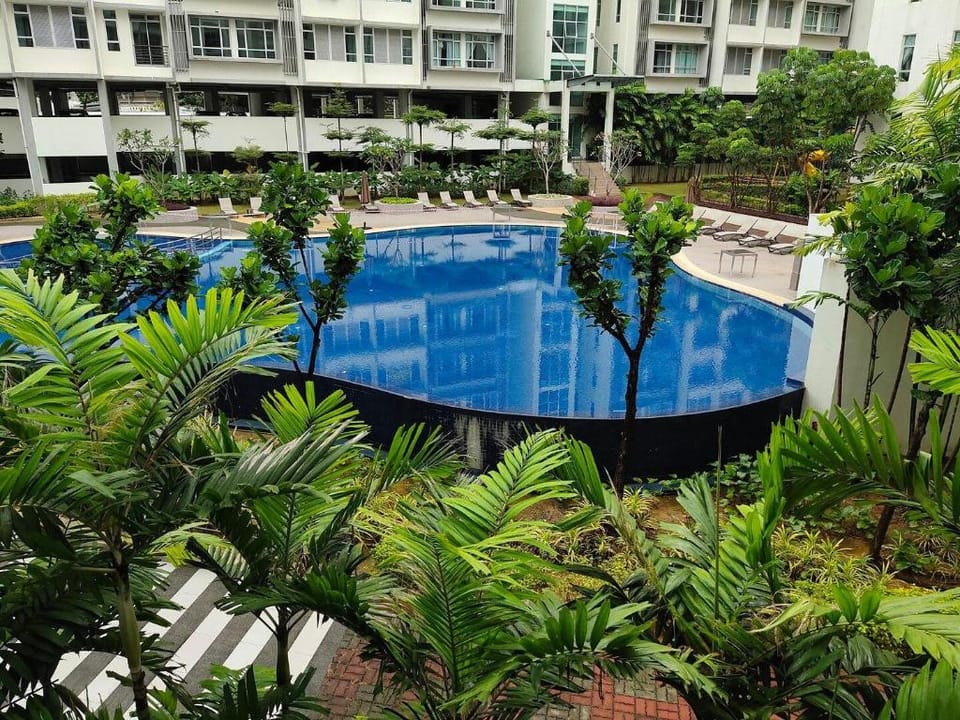 MIDORI M Austin /3 bedrooms/ 7 pax/ Cozy/ Poolview Apartment in Johor Bahru