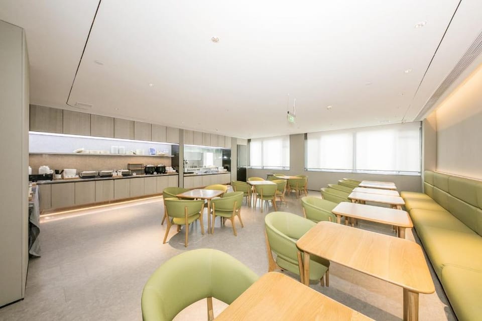 Ji Hotel Tianjin Binhai New District Xiangluo Bay Hotel in Tianjin