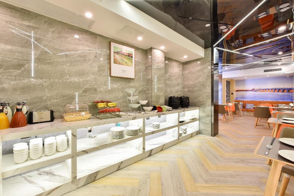 Hanting Premium Hotel Beijing Yansha Embassy District Hotel in Beijing