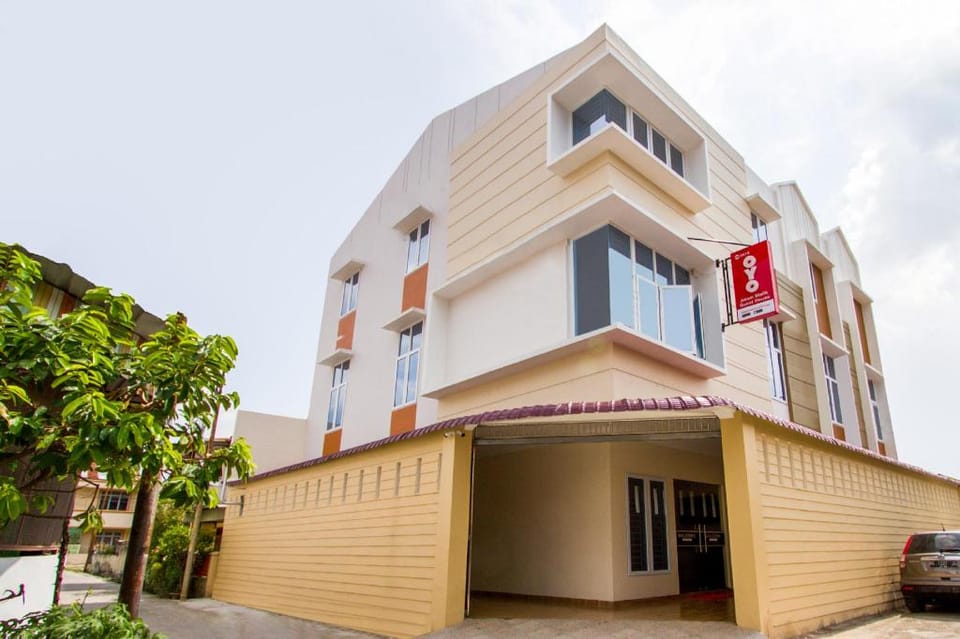 Hotel O Adam Malik Guesthouse Near Stasiun Medan Hotel in Indonesia