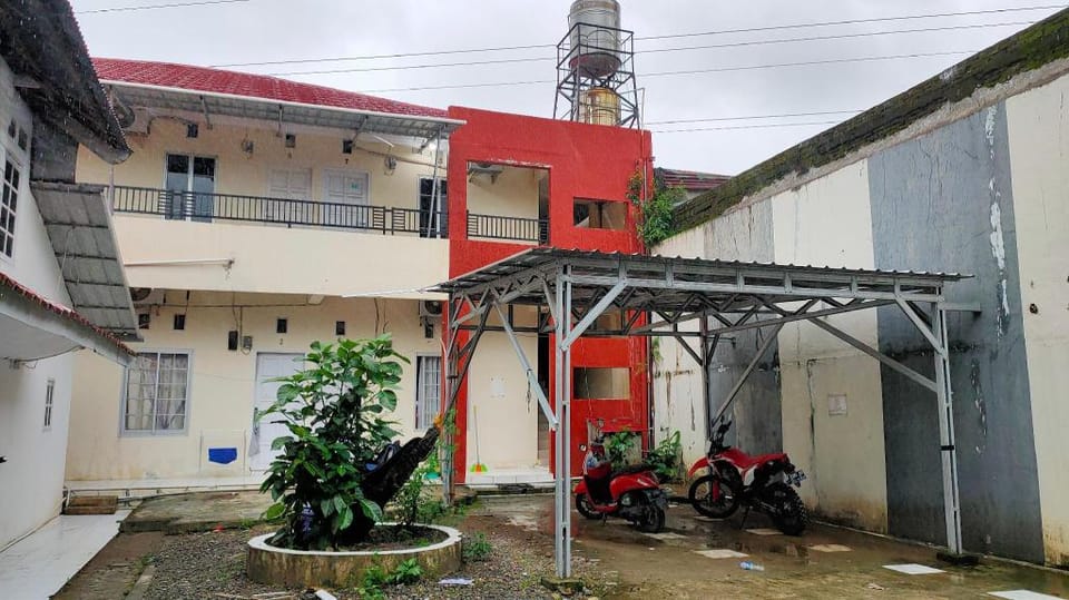 OYO 90090 Adhyaksa Syariah Guest House Hotel in Indonesia