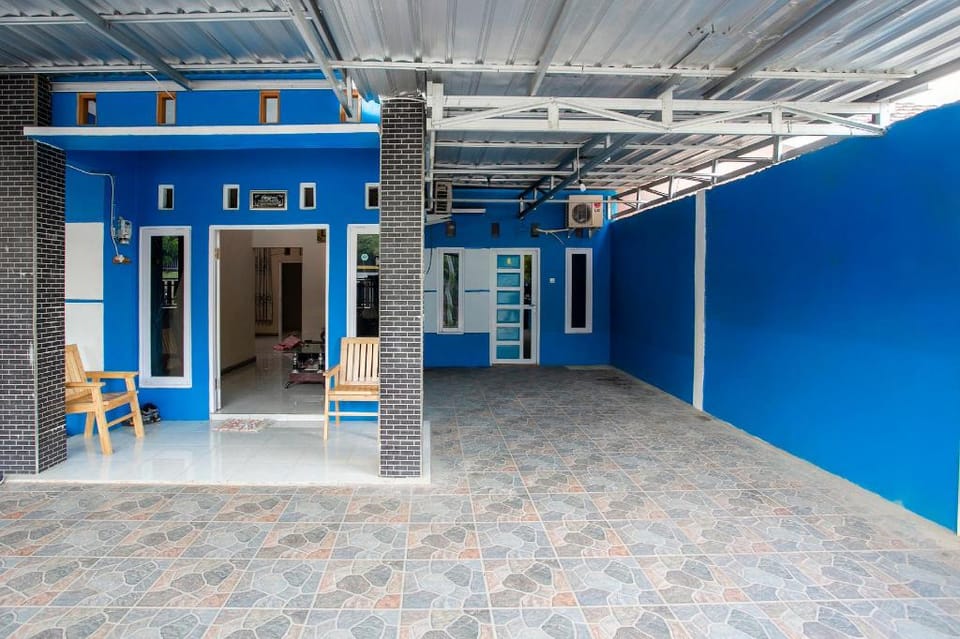 OYO 2954 Aulia Homestay Hotel in Indonesia