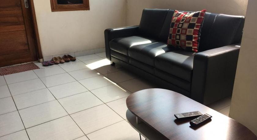 Vanila Kost Jatiwarna - Women Only Hotel in Jakarta