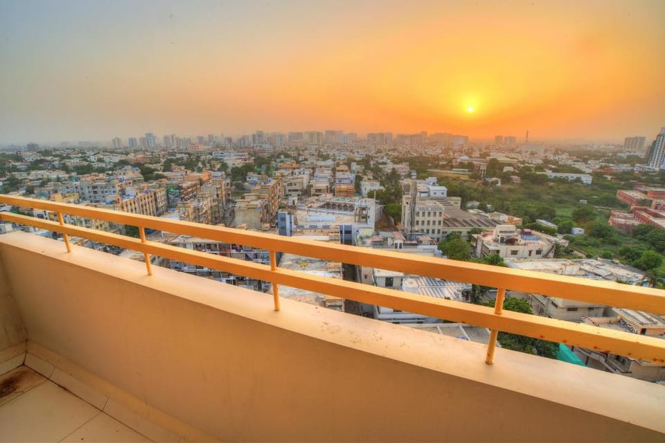 Zaha Home - Bright,modern,3br family-friendly apt Apartment in Karachi